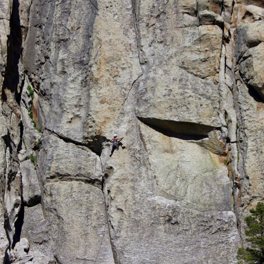 Welcome to my closet 💚 !!!!!! - Picture 3 of 16